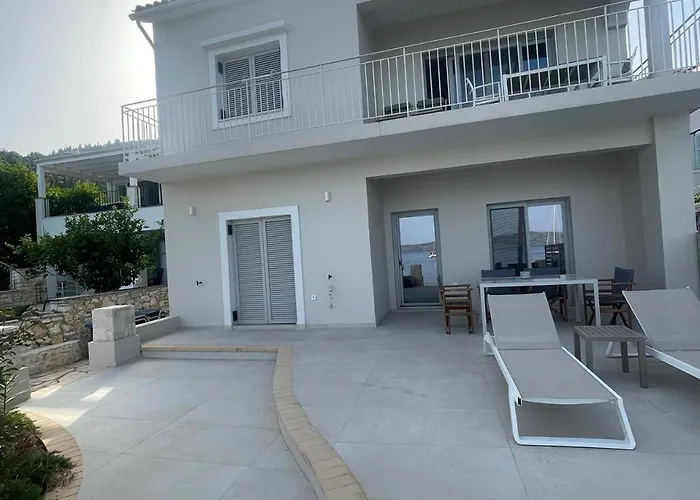 Elsi Upper Apartment *